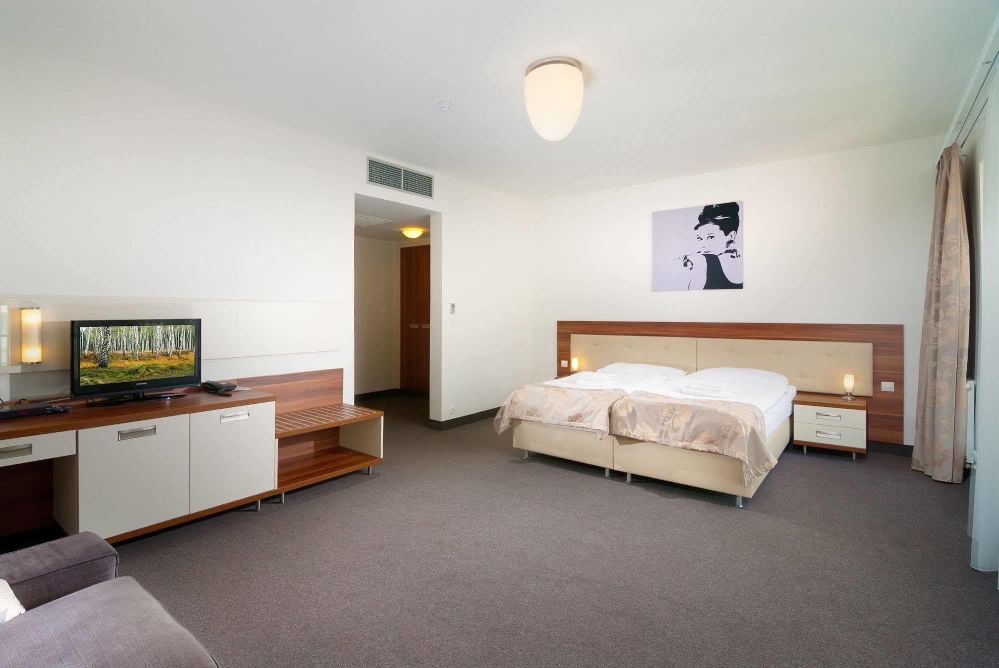 Hotel Malta Карлови Вари Екстериор снимка