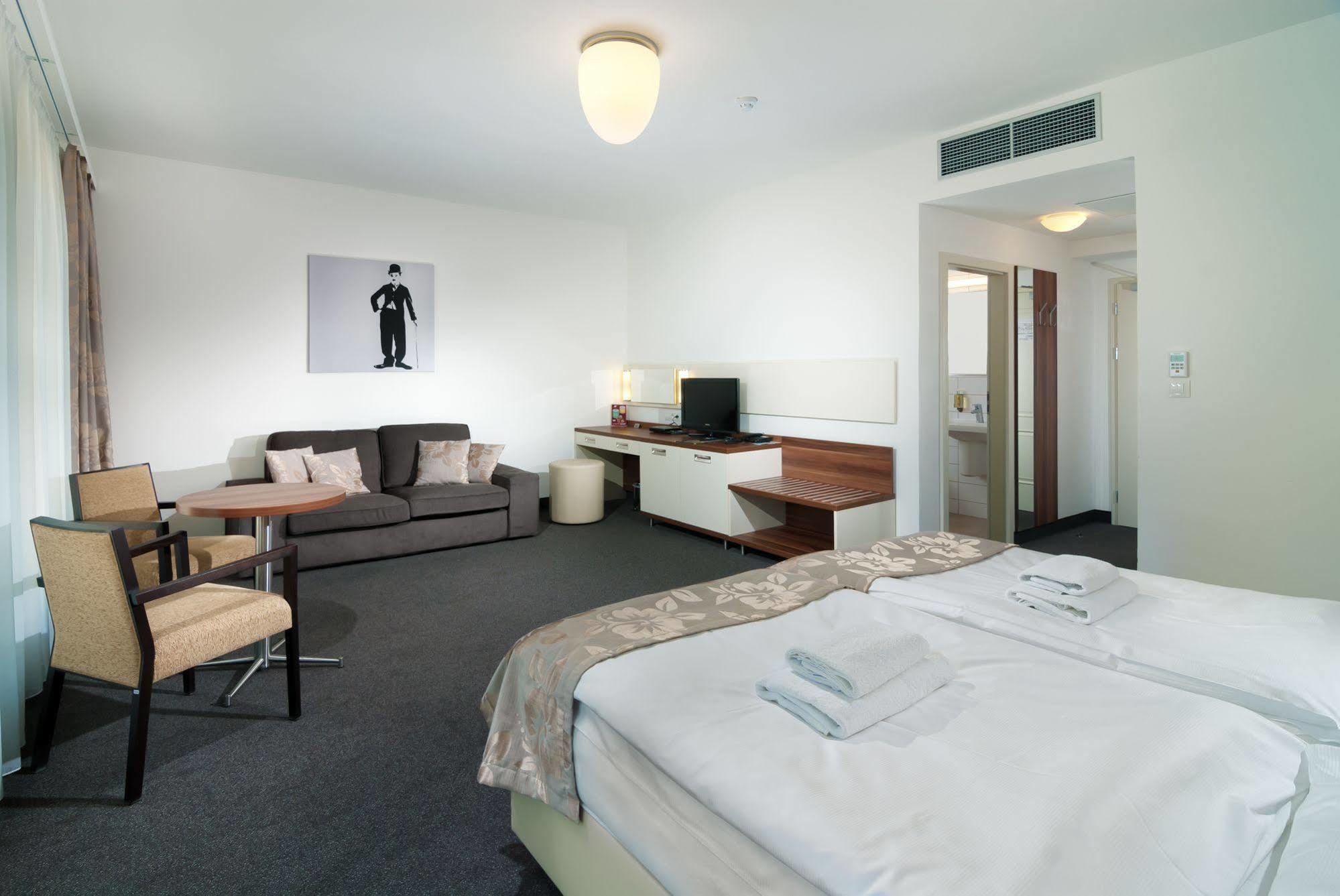 Hotel Malta Карлови Вари Екстериор снимка